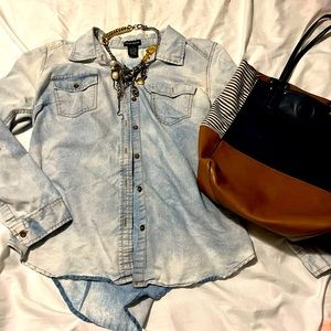 Cute button down Acid wash jean shirt
